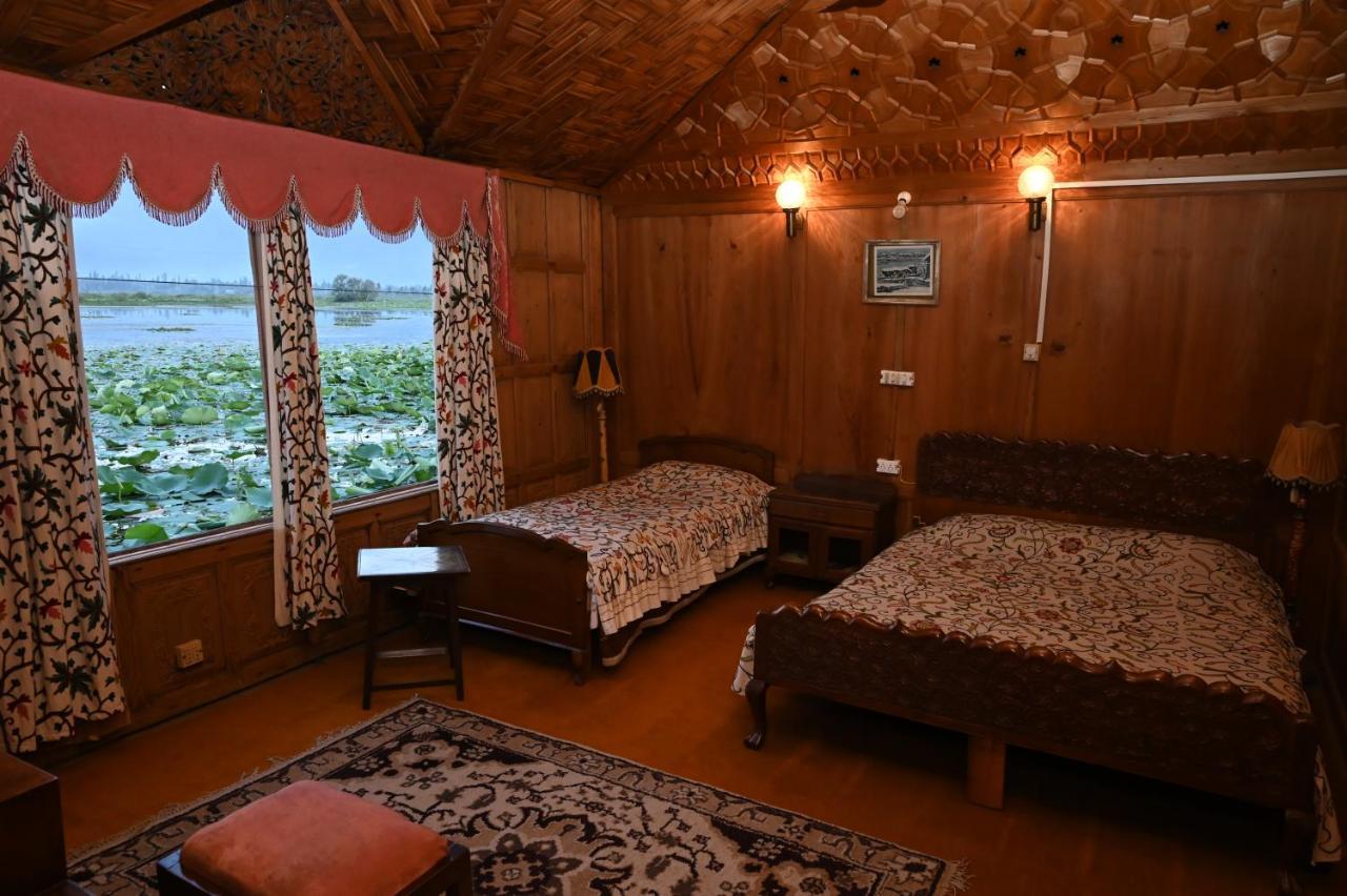 Kings Houseboats Hotel ศรีนาการ์ ภายนอก รูปภาพ