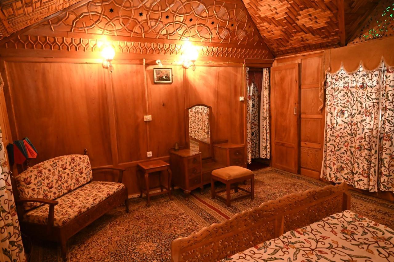 Kings Houseboats Hotel ศรีนาการ์ ภายนอก รูปภาพ