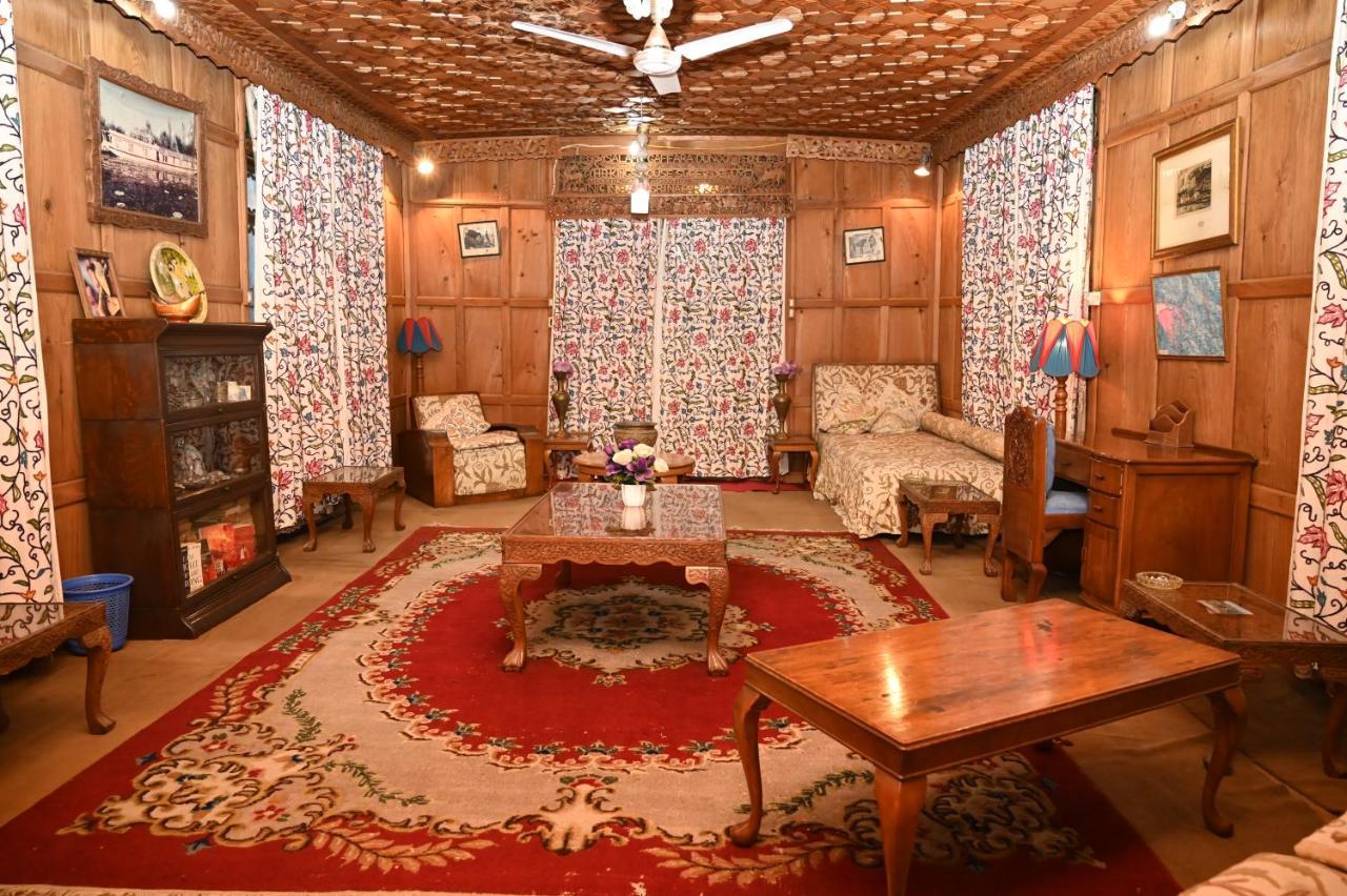 Kings Houseboats Hotel ศรีนาการ์ ภายนอก รูปภาพ