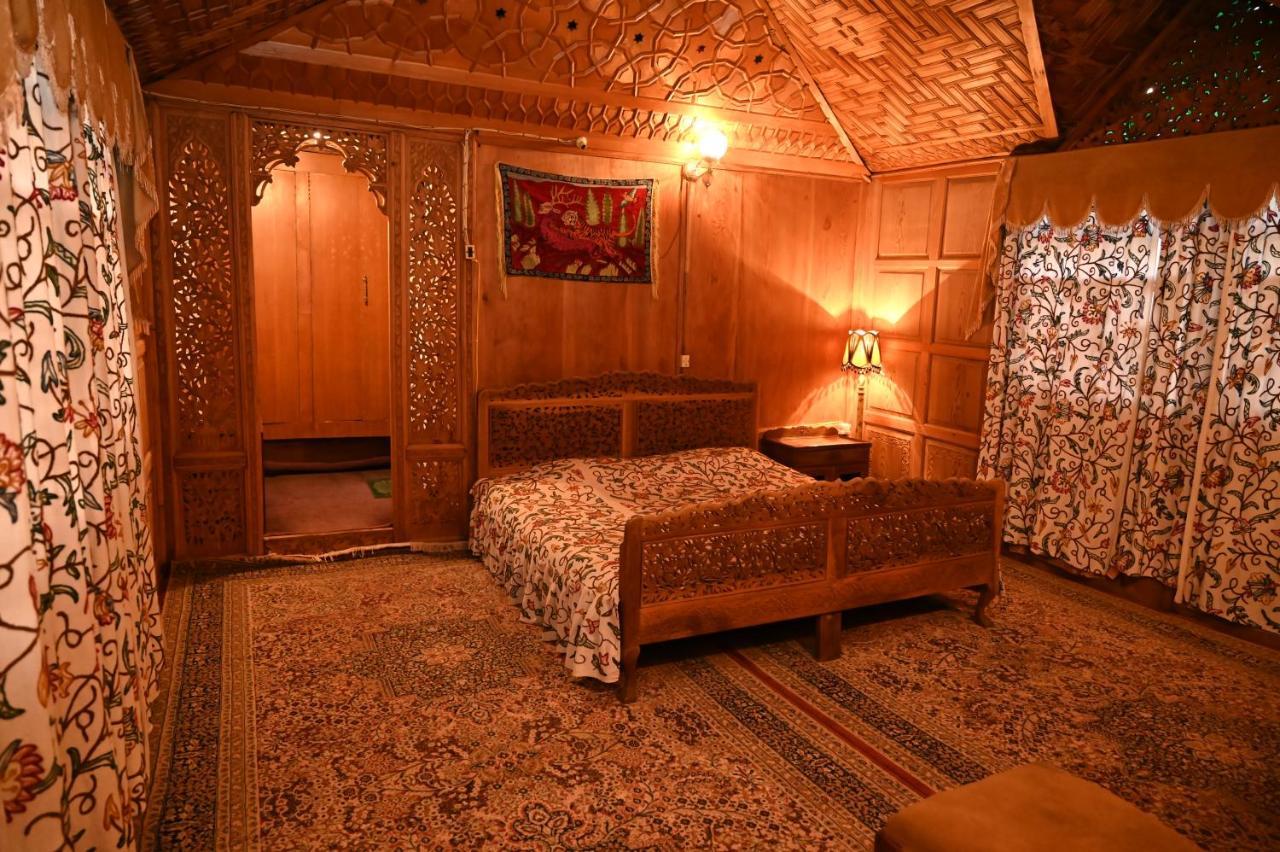 Kings Houseboats Hotel ศรีนาการ์ ภายนอก รูปภาพ