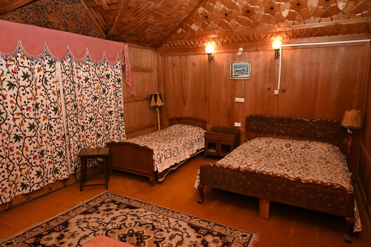 Kings Houseboats Hotel ศรีนาการ์ ภายนอก รูปภาพ