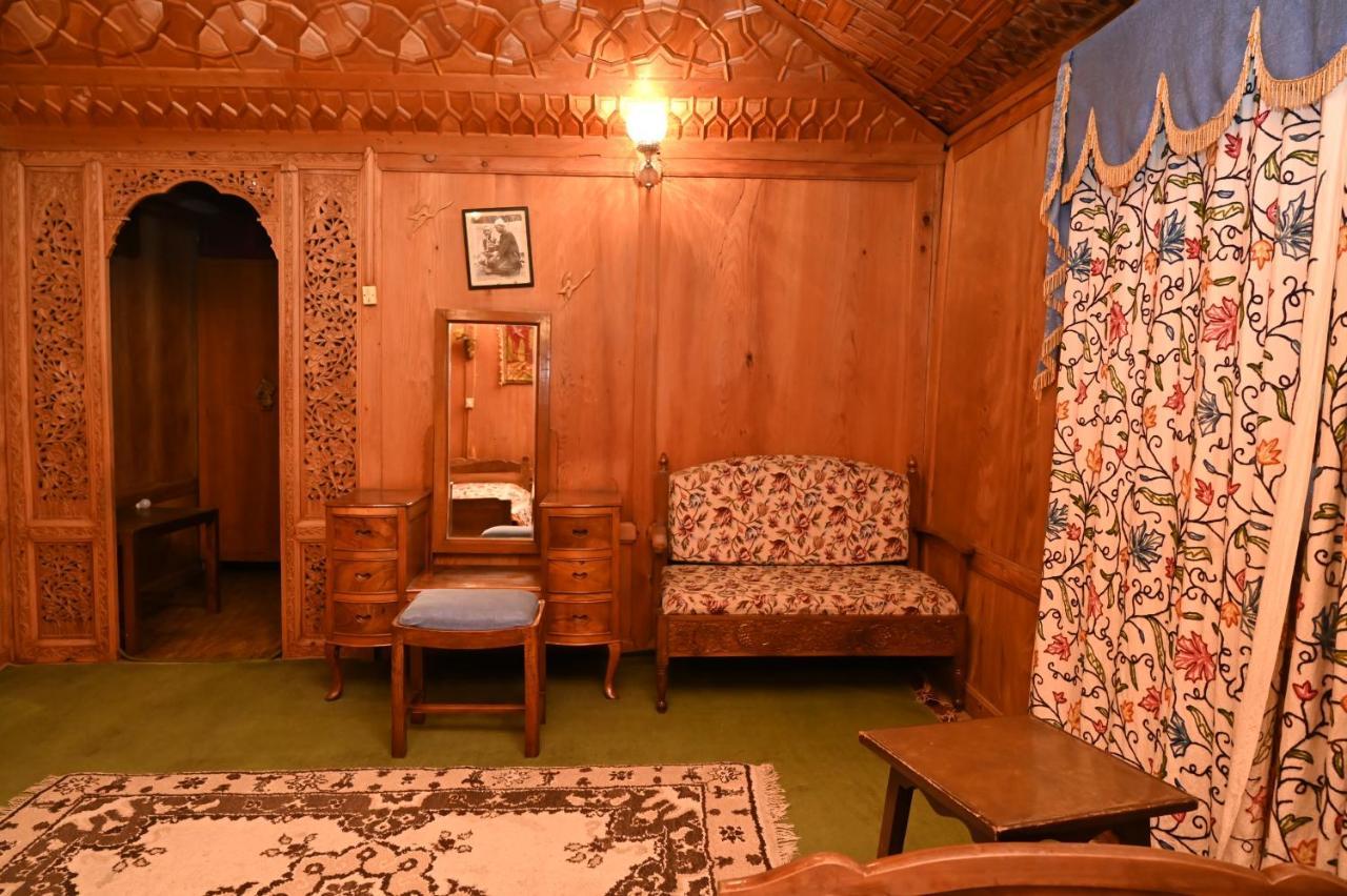 Kings Houseboats Hotel ศรีนาการ์ ภายนอก รูปภาพ