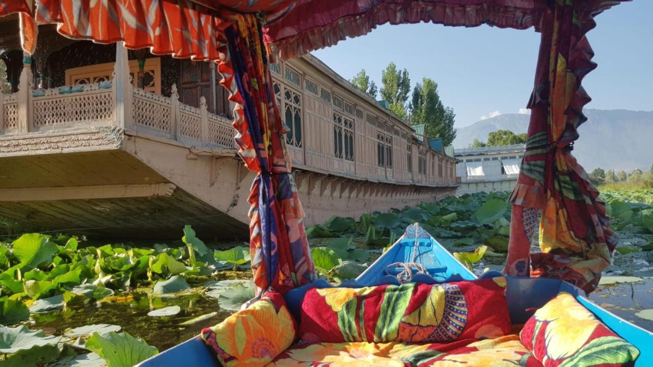 Kings Houseboats Hotel ศรีนาการ์ ภายนอก รูปภาพ