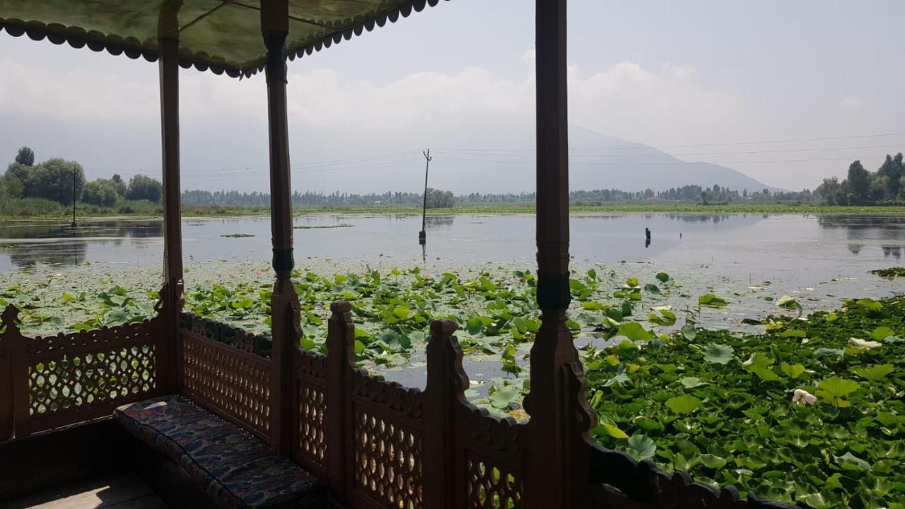 Kings Houseboats Hotel ศรีนาการ์ ภายนอก รูปภาพ