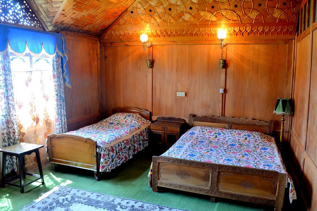 Kings Houseboats Hotel ศรีนาการ์ ห้อง รูปภาพ