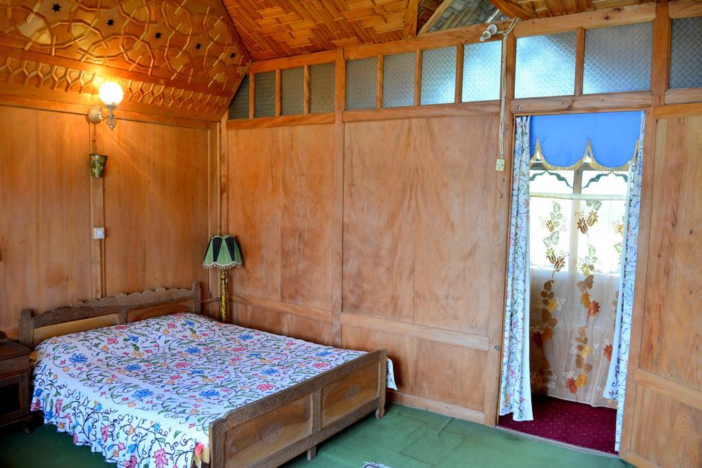 Kings Houseboats Hotel ศรีนาการ์ ห้อง รูปภาพ