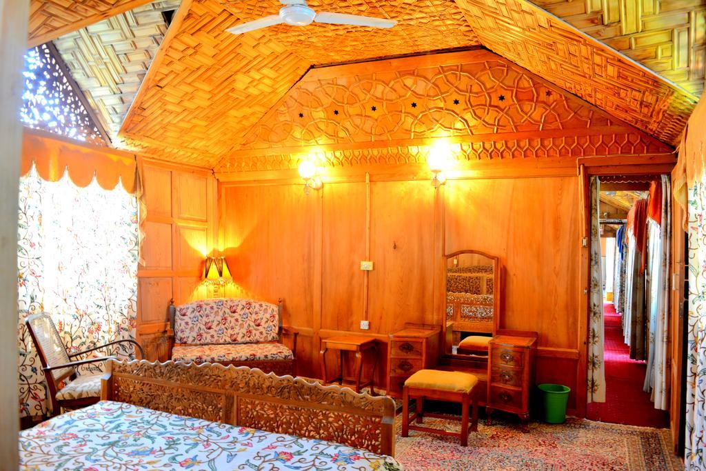 Kings Houseboats Hotel ศรีนาการ์ ห้อง รูปภาพ