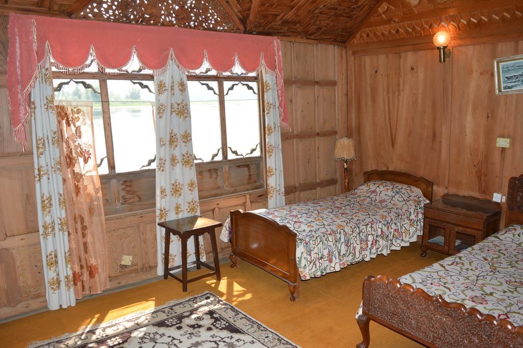 Kings Houseboats Hotel ศรีนาการ์ ห้อง รูปภาพ