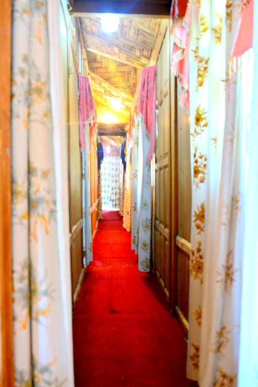 Kings Houseboats Hotel ศรีนาการ์ ภายนอก รูปภาพ