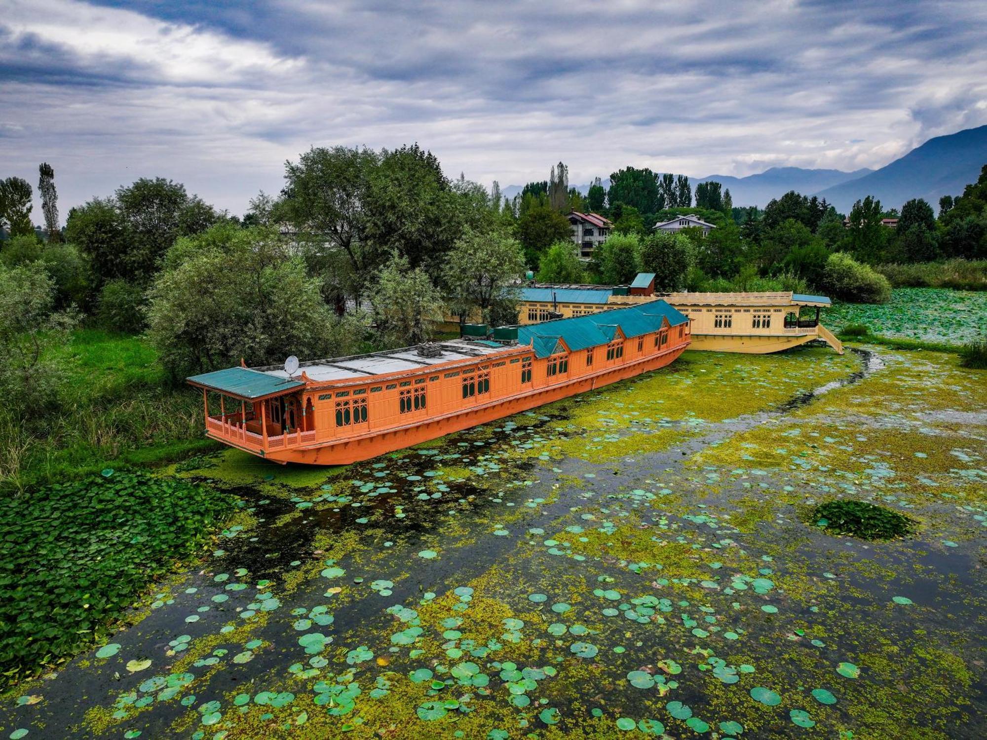 Kings Houseboats Hotel ศรีนาการ์ ภายนอก รูปภาพ