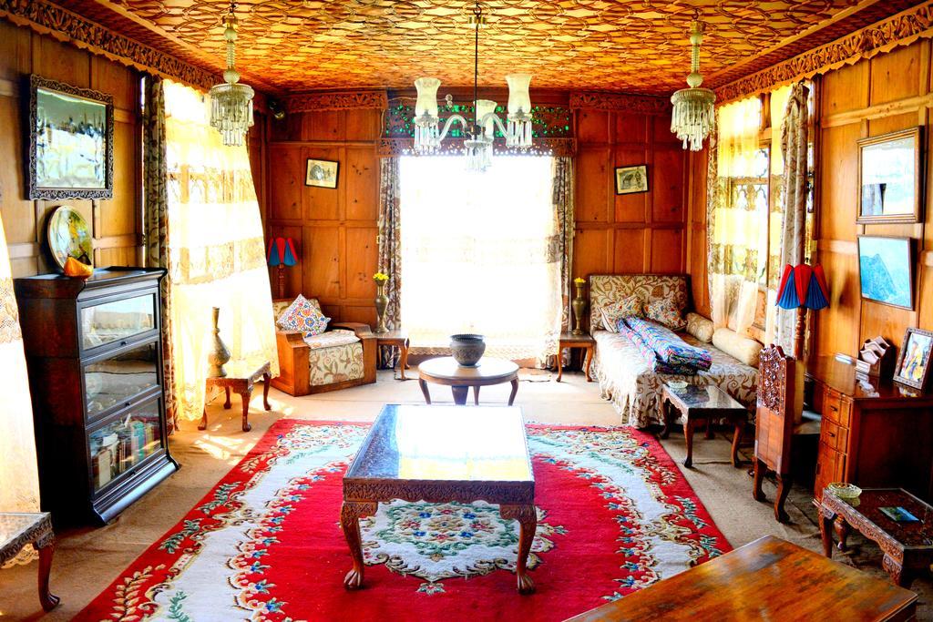 Kings Houseboats Hotel ศรีนาการ์ ภายนอก รูปภาพ