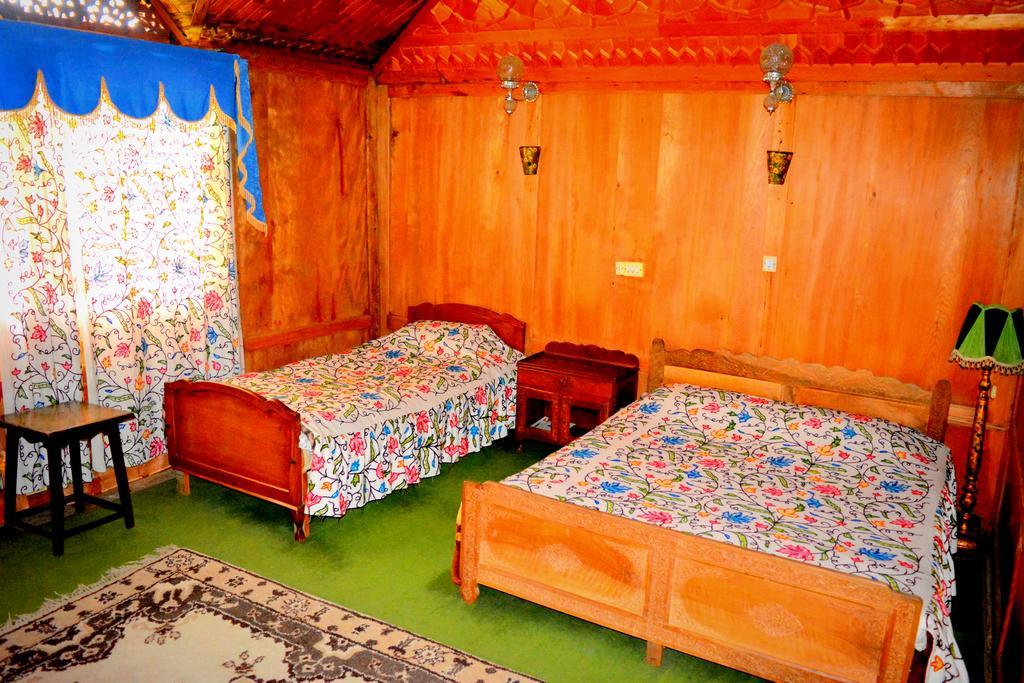 Kings Houseboats Hotel ศรีนาการ์ ห้อง รูปภาพ