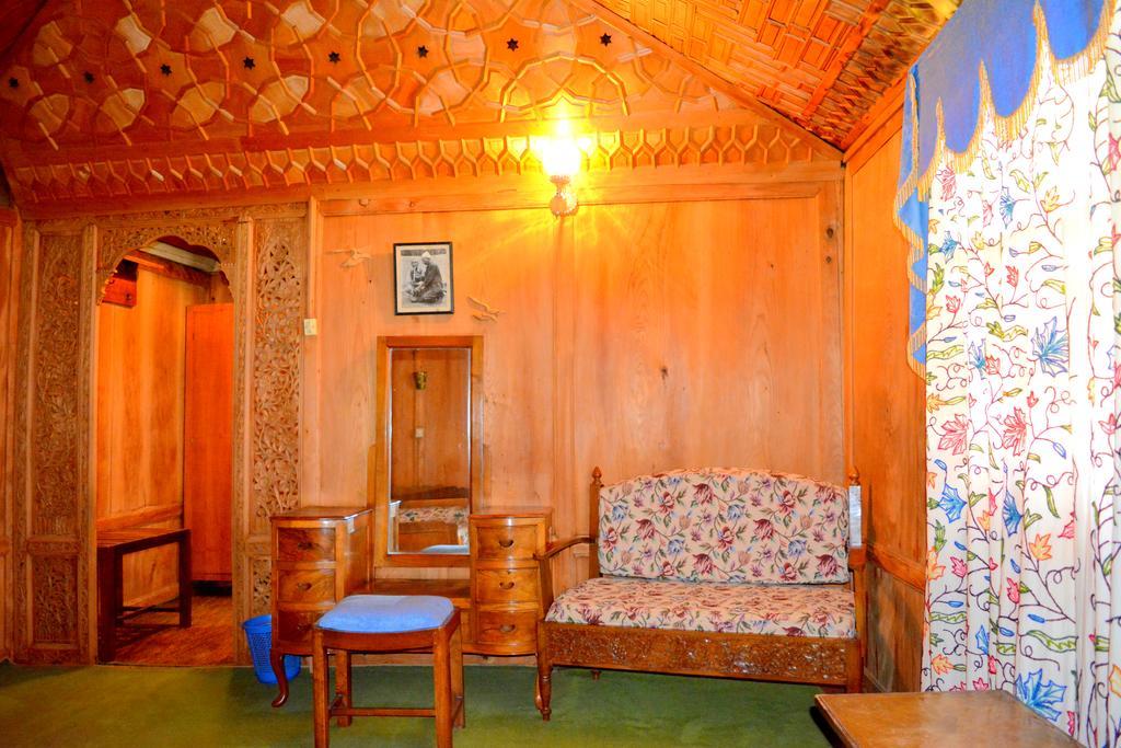 Kings Houseboats Hotel ศรีนาการ์ ห้อง รูปภาพ
